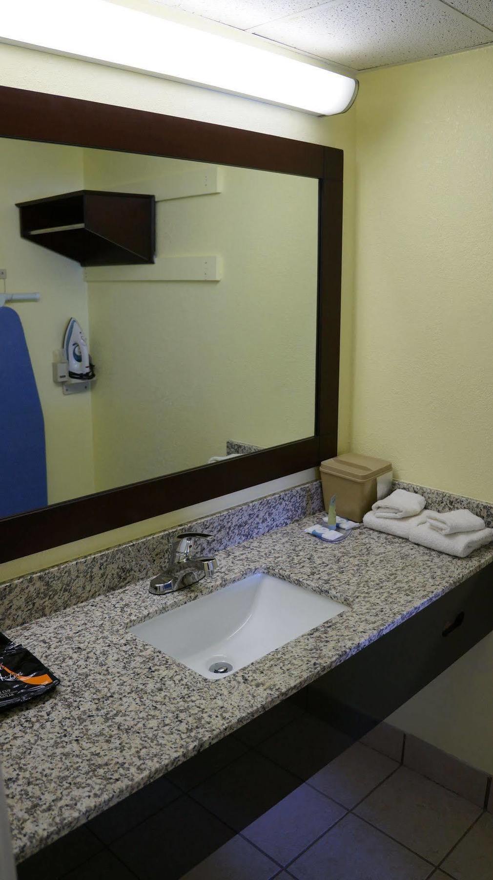 Regency Inn Pittsburg Buitenkant foto