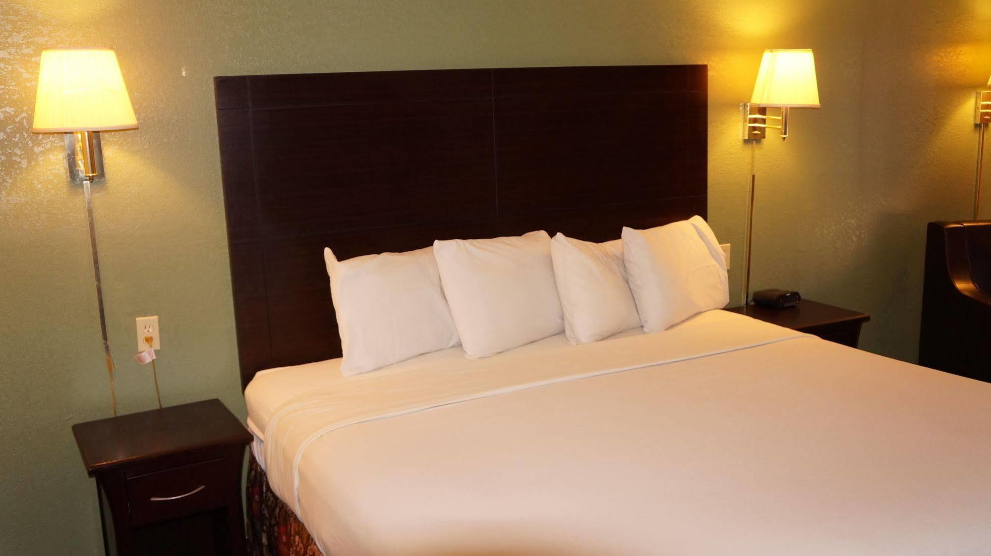 Regency Inn Pittsburg Buitenkant foto